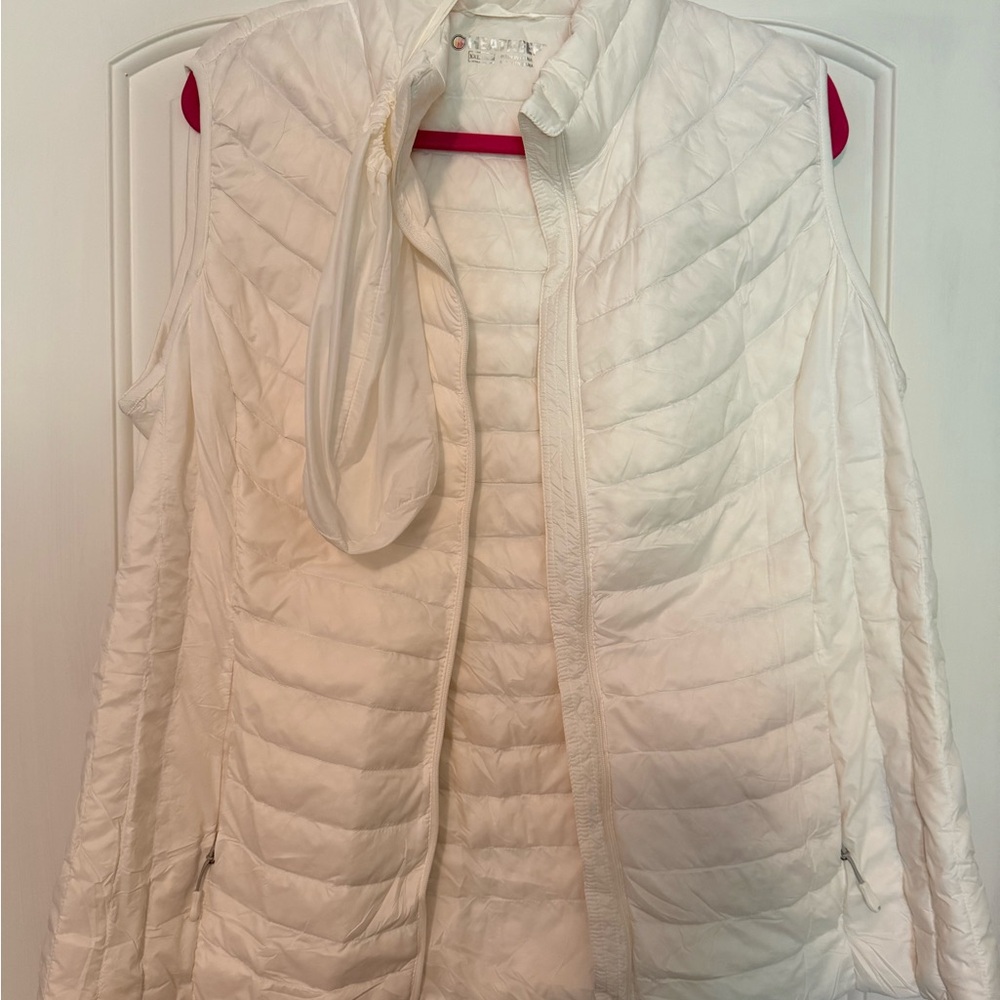 Women's White Quilted puffer vest